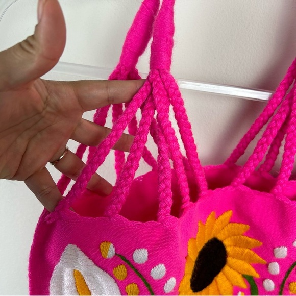 Embroidered Hammock floral hot pink tote bag - Picture 4 of 8